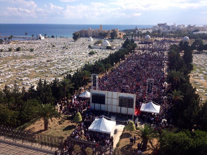 Essebsi à Monastir pour le lancement de sa campagne: Il y a foule ! (vidéo)