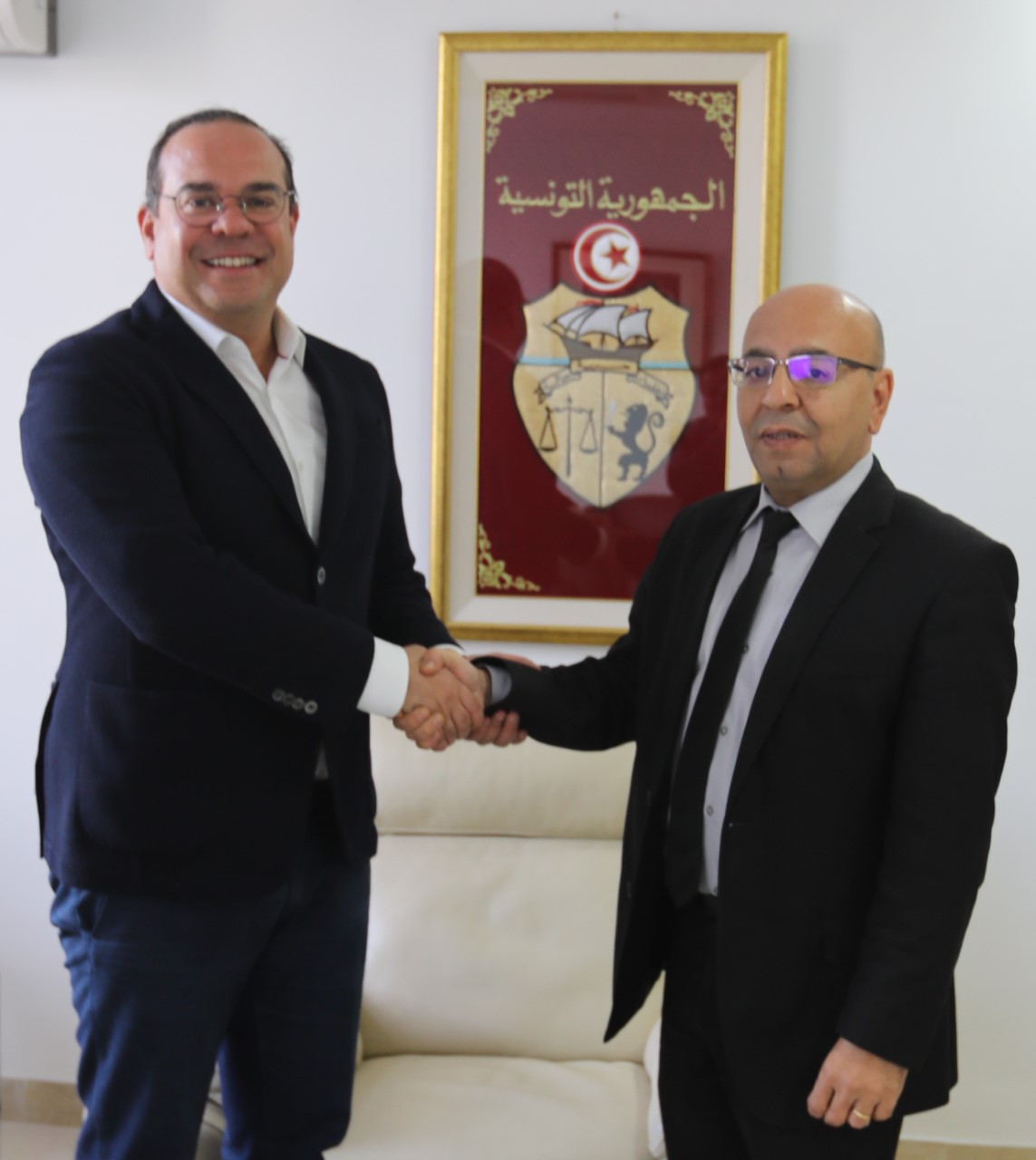 Fadhel Mahfoudh reçoit son prédécesseur Mehdi Ben Gharbia