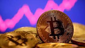 Le cours du Bitcoin dépasse le seuil de 62.000 dollars US, un plus haut historique