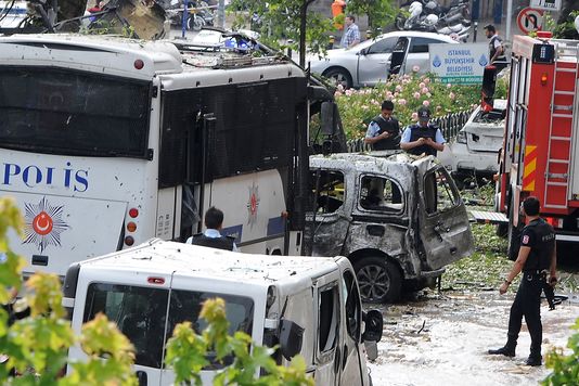 Onze morts dans un attentat à la bombe à Istanbul