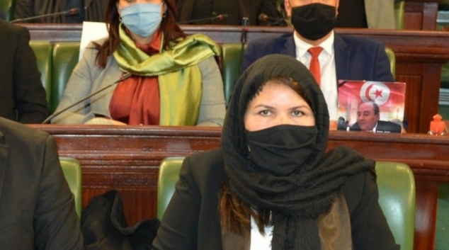 A cause du gel de son salaire, la députée Hager Bouhleli se voit refuser son traitement contre le cancer