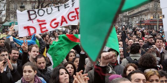 Après les manifestations en Tunisie, l'Algérie panique et veut éviter la contagion