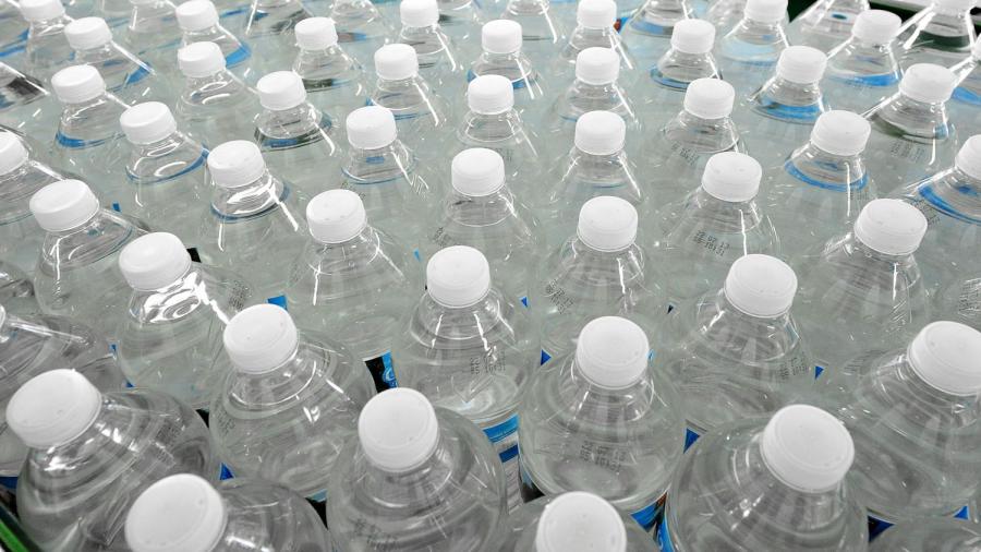 Saisie de plus de 17 mille bouteilles d’eau minérale exposées au soleil