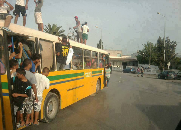 Quand un élève se fait tabasser par un chauffeur de bus !