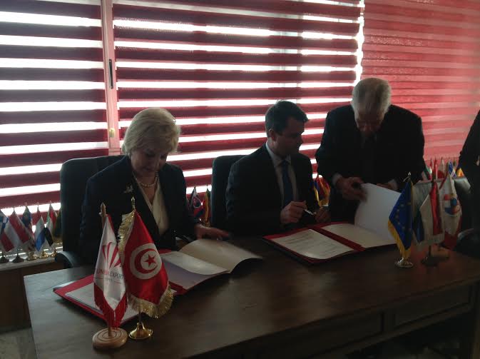 Signature d’une convention entre le Cepex et la Chambre Tuniso-Néerlandaise