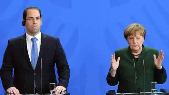 « Camps de migrants » en Tunisie : Merkel a prêché le faux pour avoir le vrai