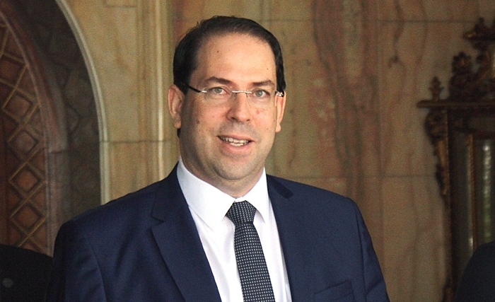 Après la polémique, Youssef Chahed s’engage à reverser les taxes imposées aux SMS aux villages SOS