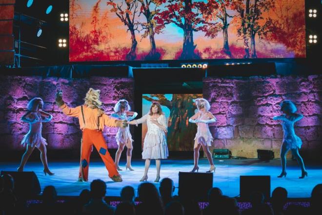 FIC 2025 : Chantal Goya enchante le public avec un spectacle féérique !