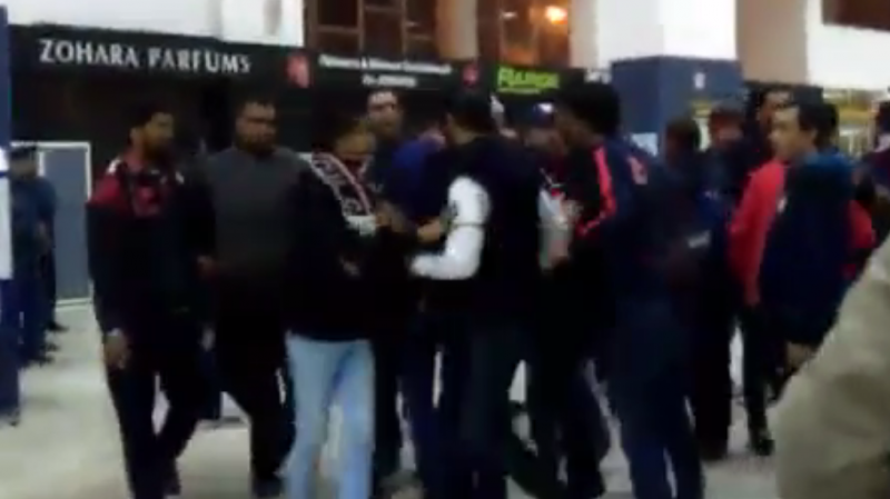 Des supporters clubistes agressent le staff et les joueurs