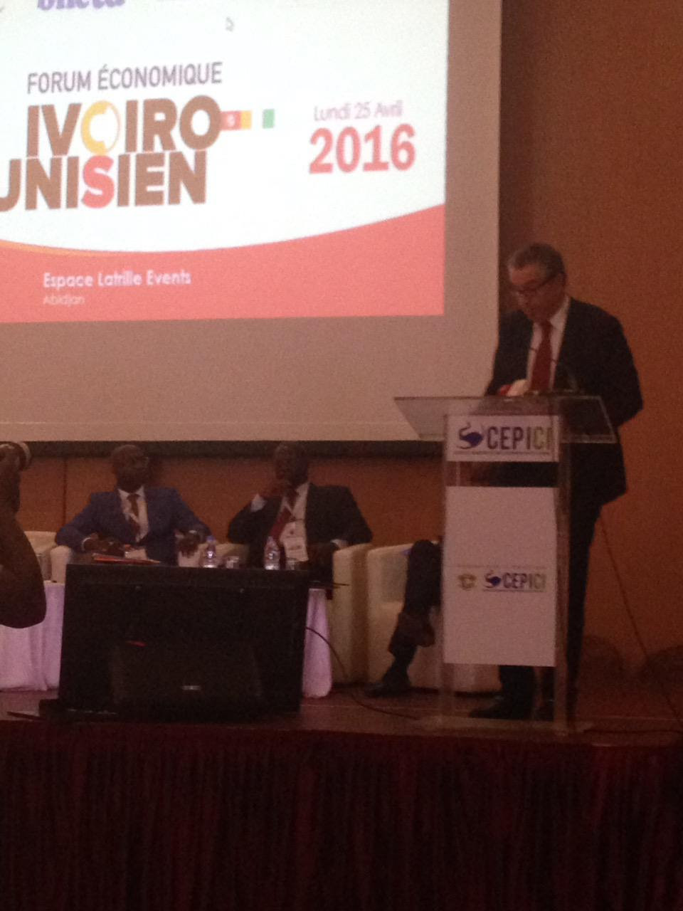 Protocole d’accord entre la CONECT et la Confédération Générale des Entreprises de Côte d'Ivoire