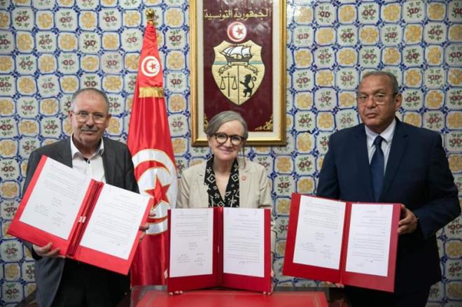 « Contrat social » signé par Najla Bouden et les chefs des centrales syndicale et patronale