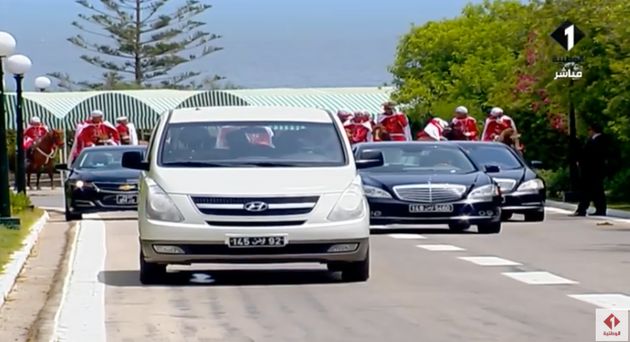 Le cortège funèbre quitte le Palais de Carthage