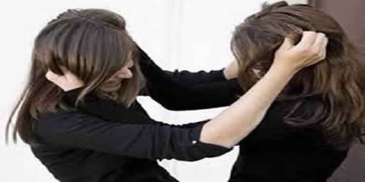 Une rixe entre deux bandes de filles pour les beaux yeux d’un garçon