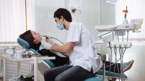 Le syndicat des médecins dentistes dénonce les négociations sur l'ALECA