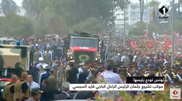 Le cortège funèbre arrive au Djellaz
