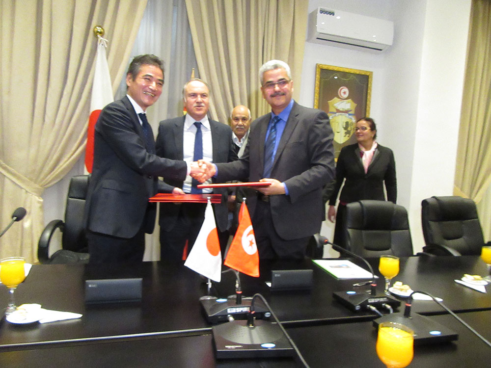 Don japonais pour l'acquisition d'un minibus scolaire à Tataouine