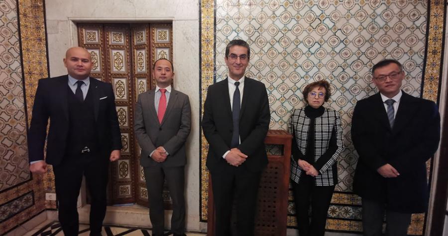 Covid-19: Huawei fait don de 10 mille tests et 100 mille masques chirurgicaux à la Tunisie