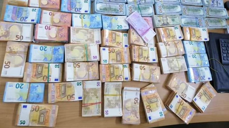 Près de 2 millions de dinars saisis par la douane à Dhehiba