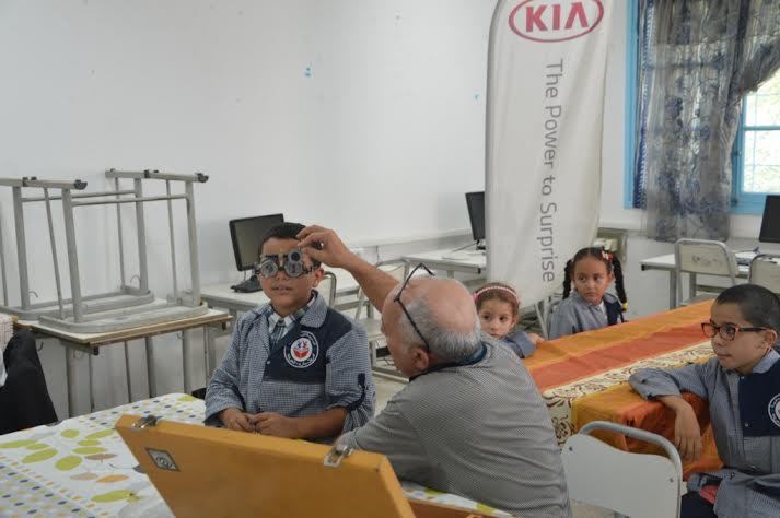 Kia Motors Tunisie fait un don de lunettes de vue aux écoliers nécessiteux