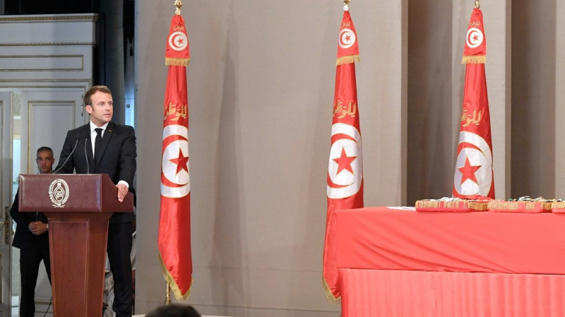 Le tweet de Macron après avoir quitté Tunis