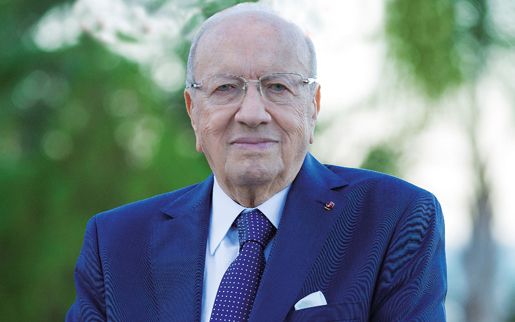 Présidentielle: Essebsi présente officiellement sa candidature