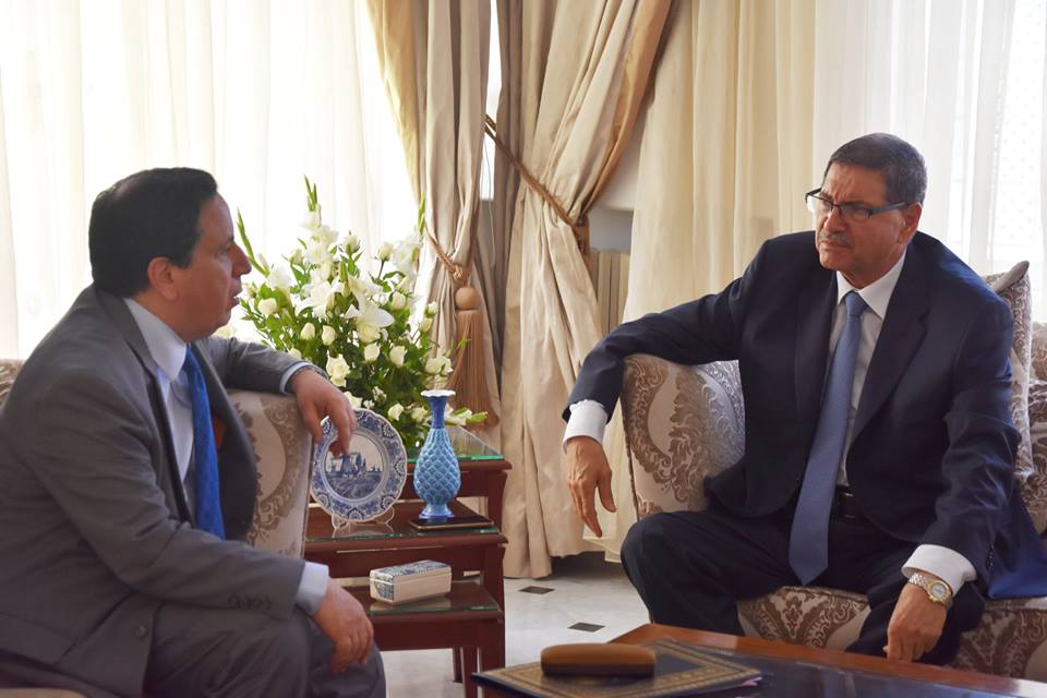 Habib Essid s'entretient avec Khemaies Jhinaoui