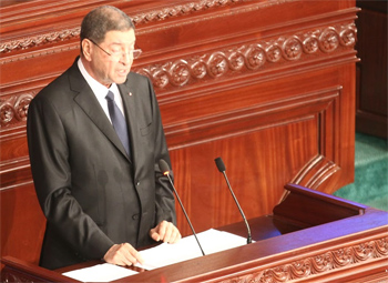 Habib Essid:"Pas d'augmentations salariales en 2016 si les finances ne s'améliorent pas"