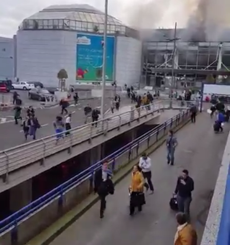 Suite à la double explosion, l’aéroport de Bruxelles évacué