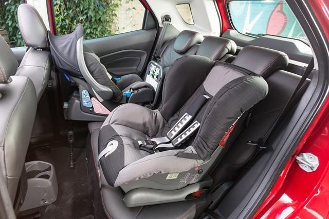 Guide de survie pour voyager sereinement en voiture avec de jeunes enfants