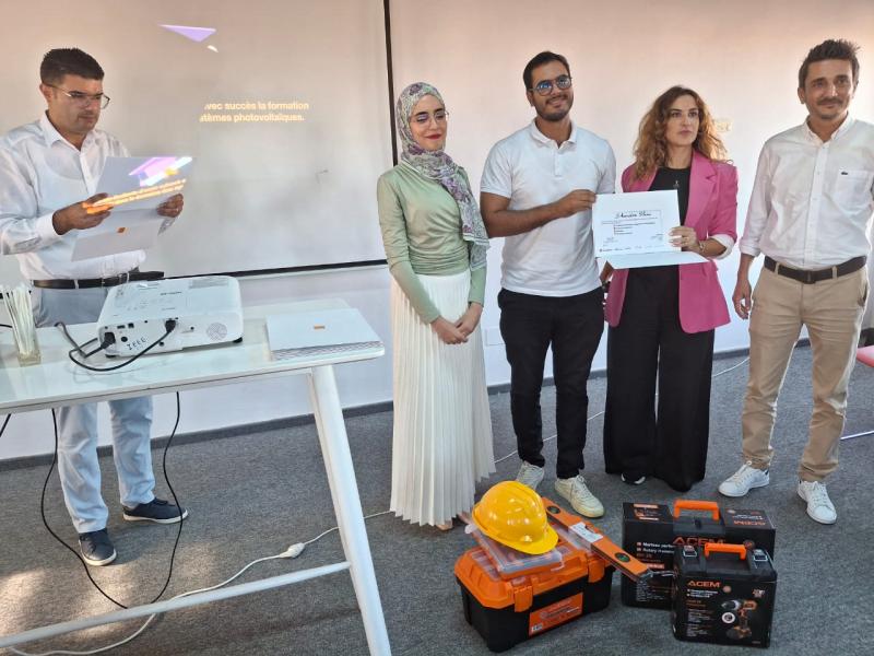 Master Repair offre l’opportunité de professionnalisation d’une douzaine de jeunes dans le domaine du photovoltaïque