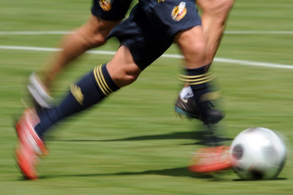 Un footballeur poignardé en plein match