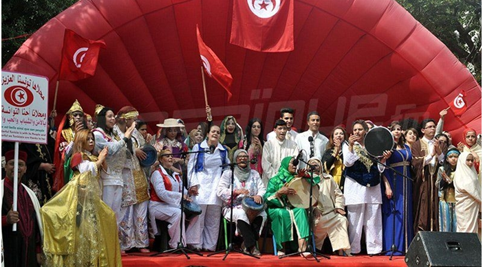 Une grande marche pour la célébration de l'habit traditionnel tunisien