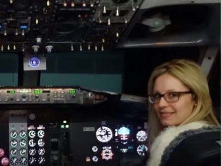 Hedda Abd Nabi, première femme tunisienne aux commandes d'un avion en Allemagne