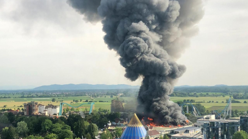 Allemagne: impressionnant incendie dans le parc d’attractions Europa-Park