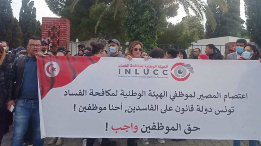 Sit-in des employés de l'INLUCC devant le palais présidentiel