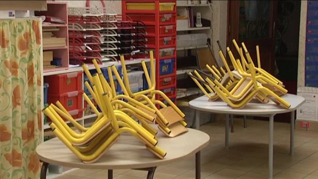 Après les inondations, pompage des eaux dans les établissements scolaires