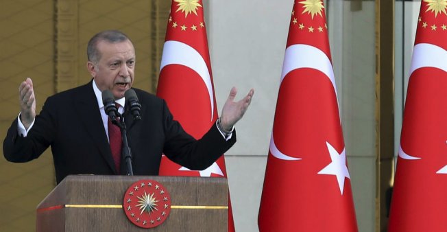 Erdogan présente son nouveau cabinet: Son gendre aux Finances