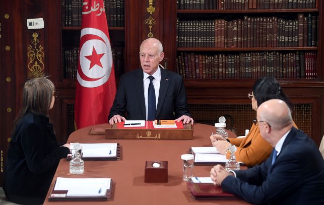 Présidentielle: Avec 65% des intentions de vote, Kaïs Saied passe dès le premier tour