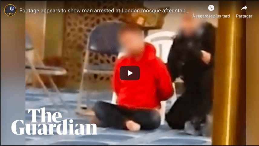 Un muezzin poignardé pendant la prière dans une mosquée (Vidéo)