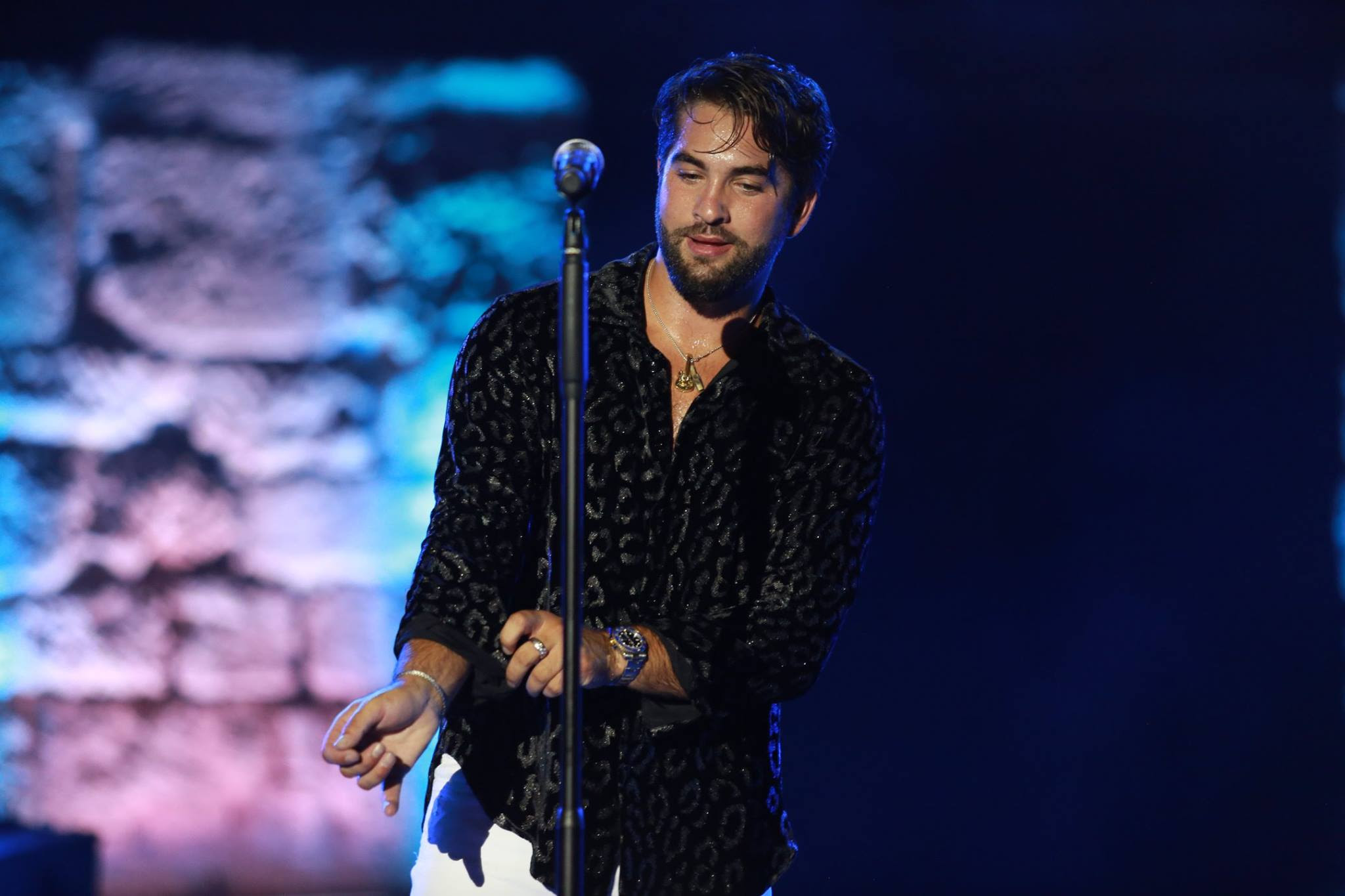 Carthage : Kendji Girac enflamme le théâtre Romain