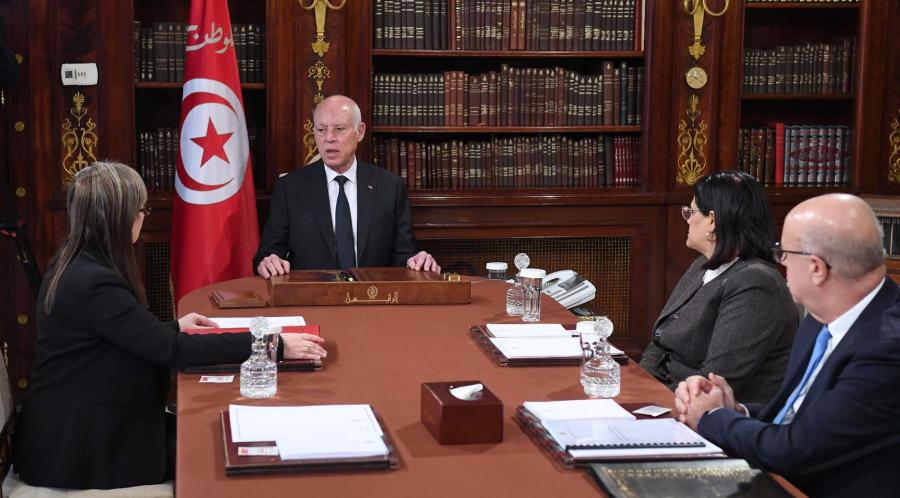 Kaïs Saïed tient une réunion avec la délégation tunisienne de retour de Davos