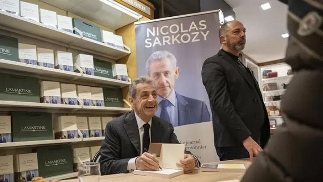 'Le Journal d’un prisonnier' de Sarkozy vendu à près de 100.000 exemplaires