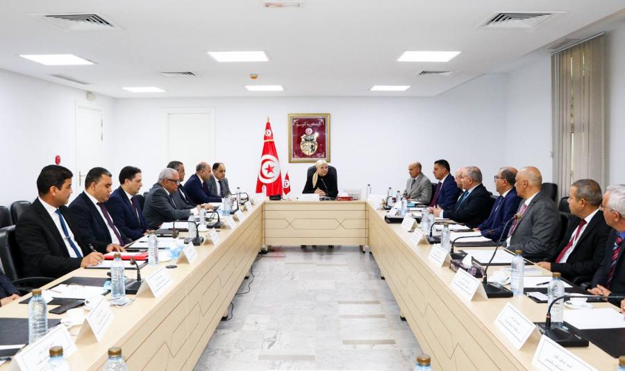 Tunisie: La ministre de la Justice appelle à appliquer la loi dans le strict respect des procédures