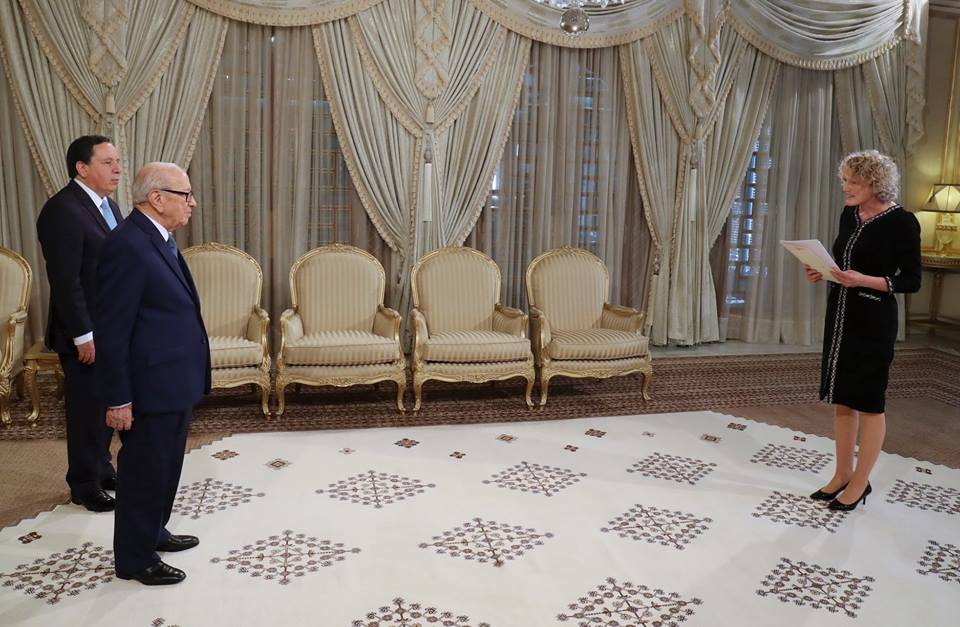 Essbesi reçoit les lettres de créance de cinq ambassadeurs