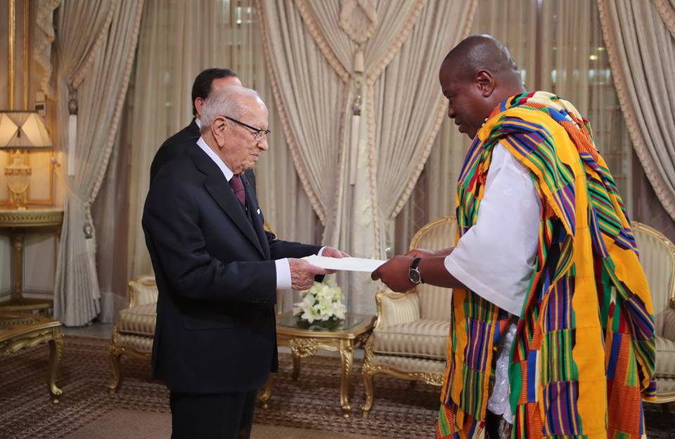 Béji Caïd Essebsi reçoit les lettres de créance de six nouveaux ambassadeurs