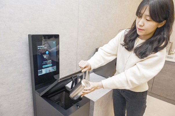 LG mycup : Un lave-contenants pour un mode de vie durable
