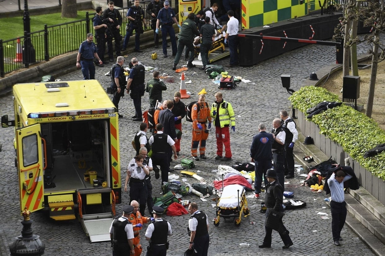 Attentat à Londres: 7 personnes arrêtées, la piste du « terrorisme islamiste » privilégiée