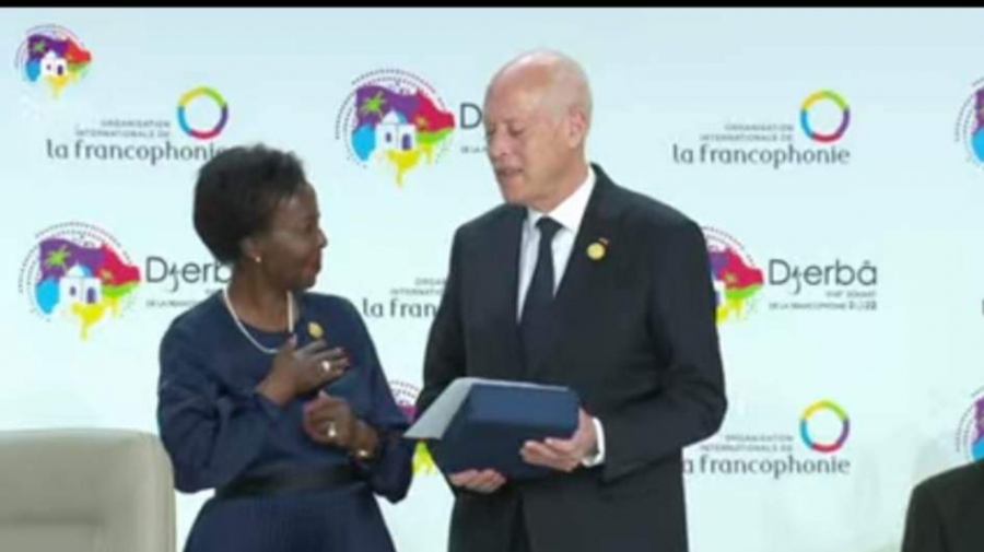 Le cadeau de Louise Mushikiwabo à Kaïs Saïed