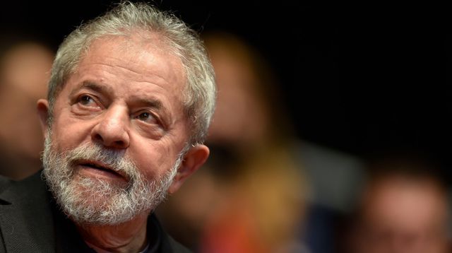 L'ancien président brésilien Lula condamné à 9 ans et demi de prison