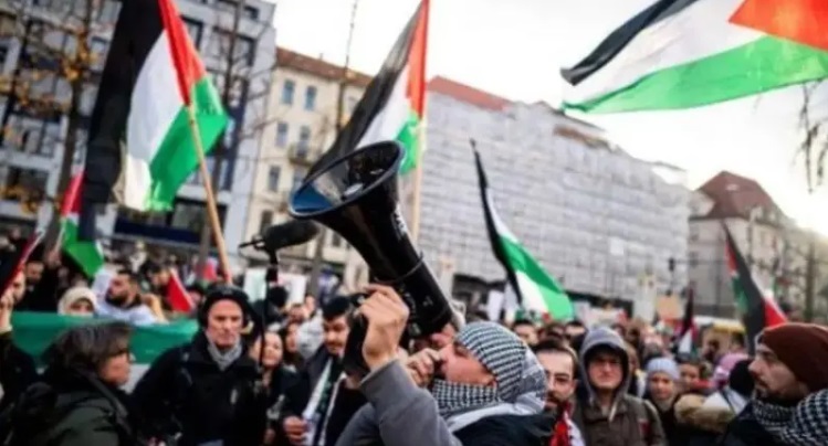 La police coupe l'électricité lors d'un congrès sur la Palestine